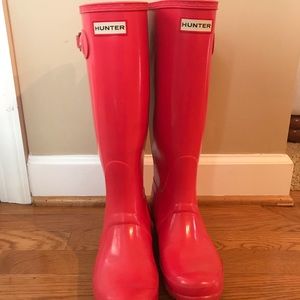 Coral/salmon glossy Hunter rain boots US Size 7